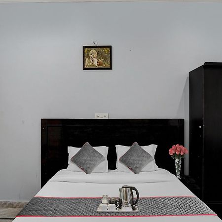 מלון נוידה Collection O Samira Residency Near Botanic Garden Of Indian Republic מראה חיצוני תמונה