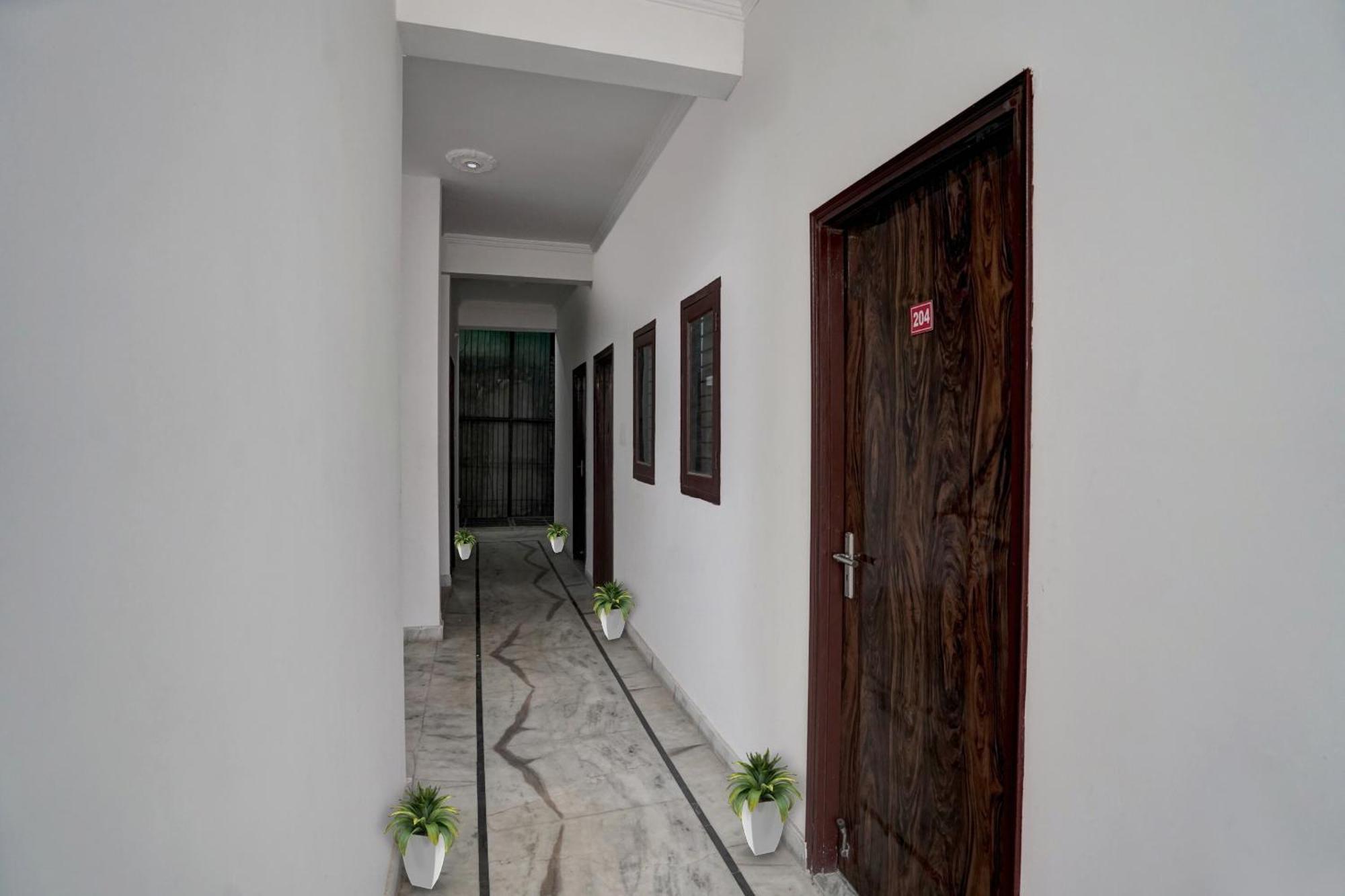 מלון נוידה Collection O Samira Residency Near Botanic Garden Of Indian Republic מראה חיצוני תמונה