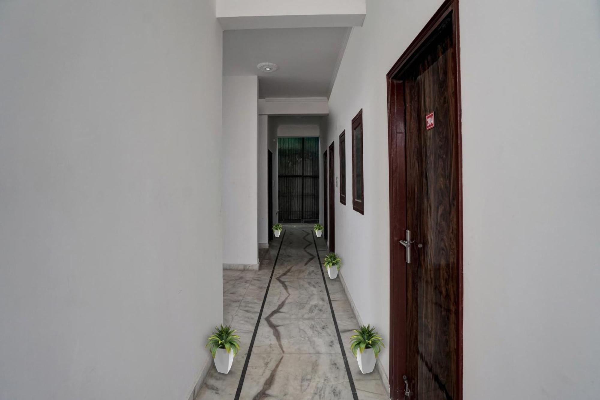 מלון נוידה Collection O Samira Residency Near Botanic Garden Of Indian Republic מראה חיצוני תמונה