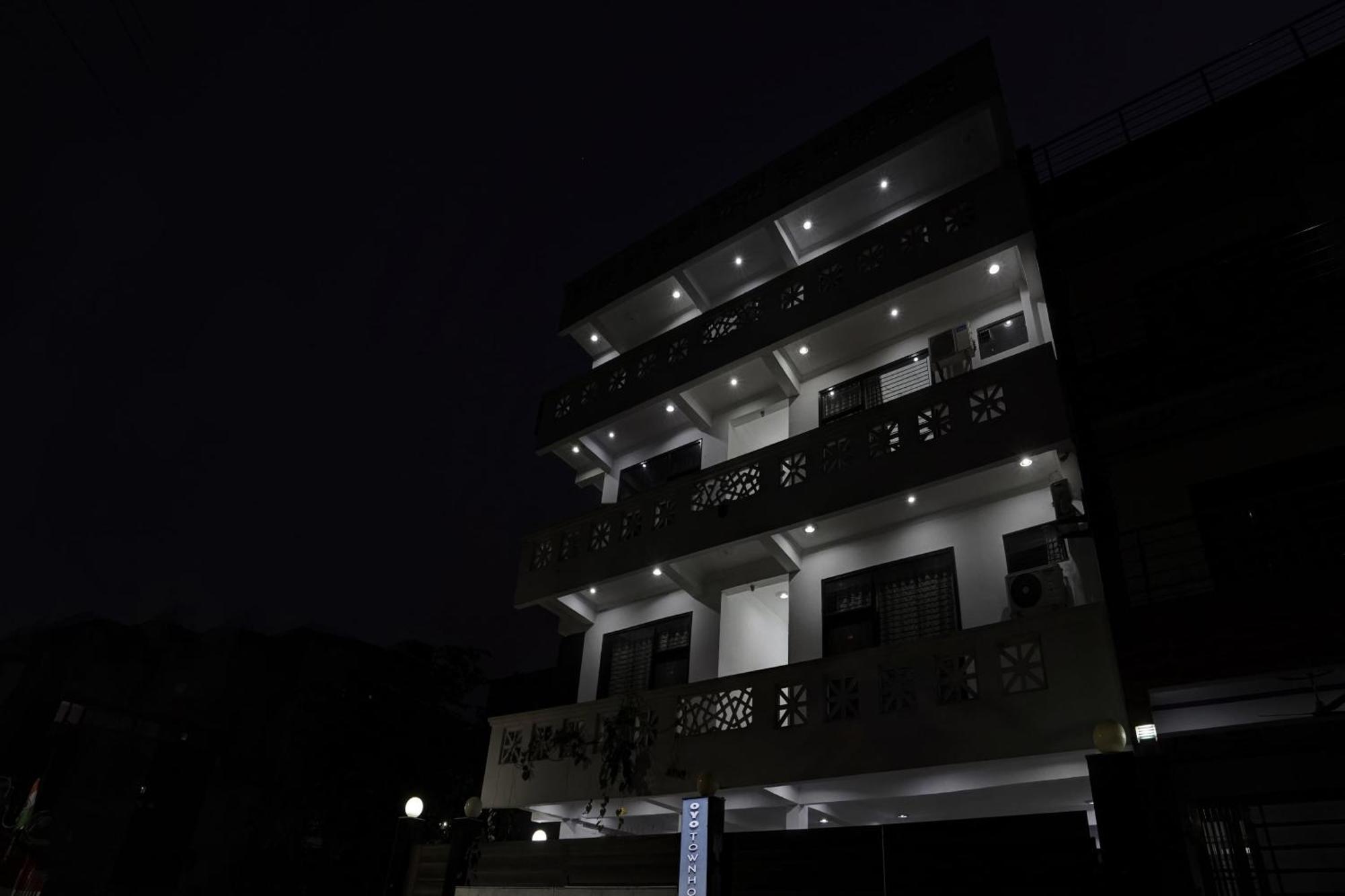 מלון נוידה Collection O Samira Residency Near Botanic Garden Of Indian Republic מראה חיצוני תמונה